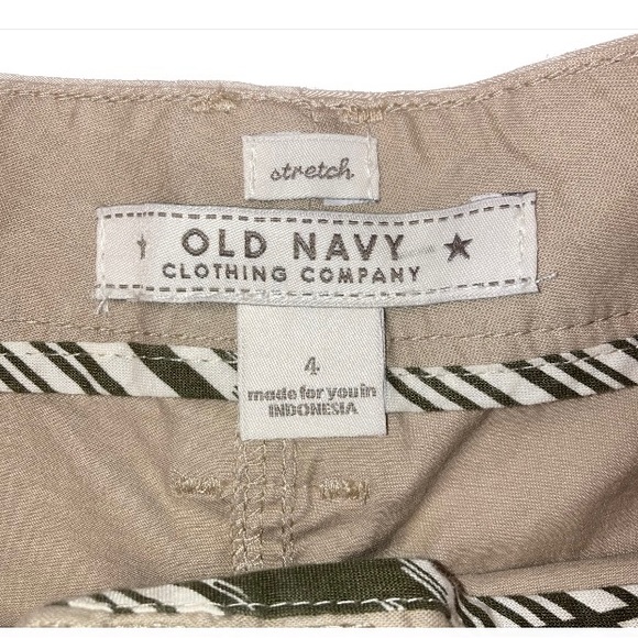 Old Navy khaki shorts 🩳 - Picture 2 of 4